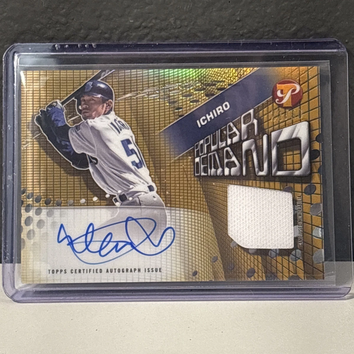 Topps Ichiro Suzuki Autographed Baseball Sports Trading Cards