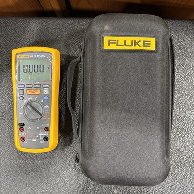 Fluke 1587 FC Insulation Multimeter with Case and Leads .Barely  Used.