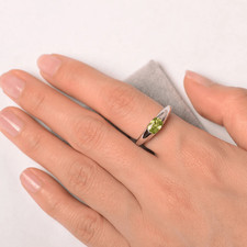 Peridot Gemstone 925 Sterling Silver Bezel Women Ring Duty Free