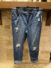 NWT $54 Signature Studio Women's 18W Pearl Beaded Cuffed Hem Distressed Jeans
