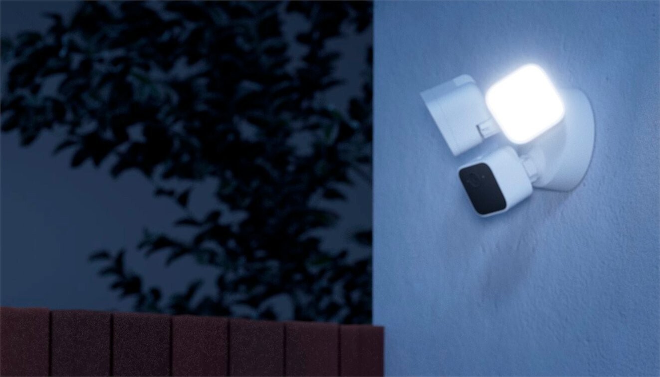 Blink Wired Floodlight Outdoor Smart Security Camera built-in siren @NEW@