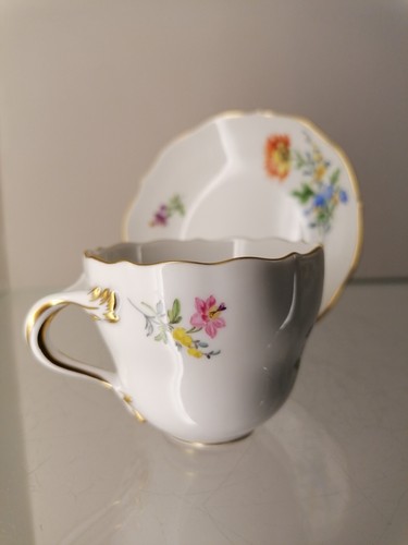 Meissen Porzellan Mokkatasse mit Untertasse 1. Wahl Blumenbukett Goldränder - Picture 5 of 13