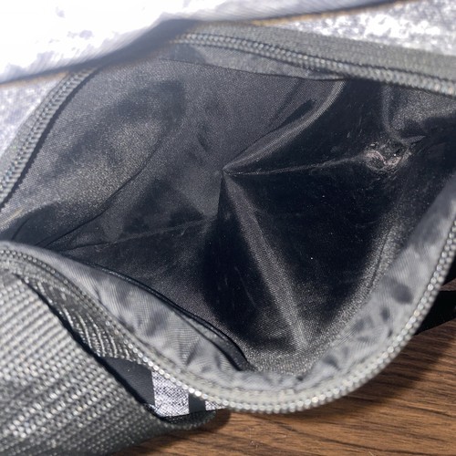 Adidas Duffle Bag Large 20" Gray & Black Adjustable Strap 3 Compartments Sports - Picture 7 of 9