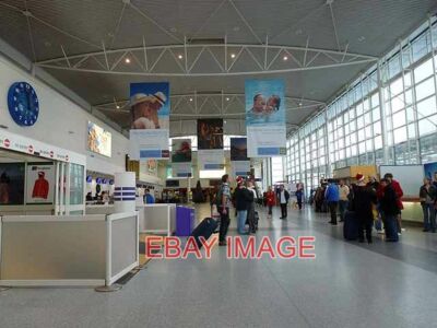 FOTO ANKUNFTSHALLE NEWCASTLE INTERNATIONALER FLUGHAFEN WEIHNACHTEN 2011 NEWCASTLE IN