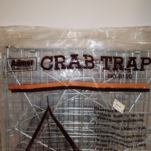 VNTG Admor Distributing Triangle Crab Trap NEW Old Stock, SEALED (B120) - Picture 3 of 3