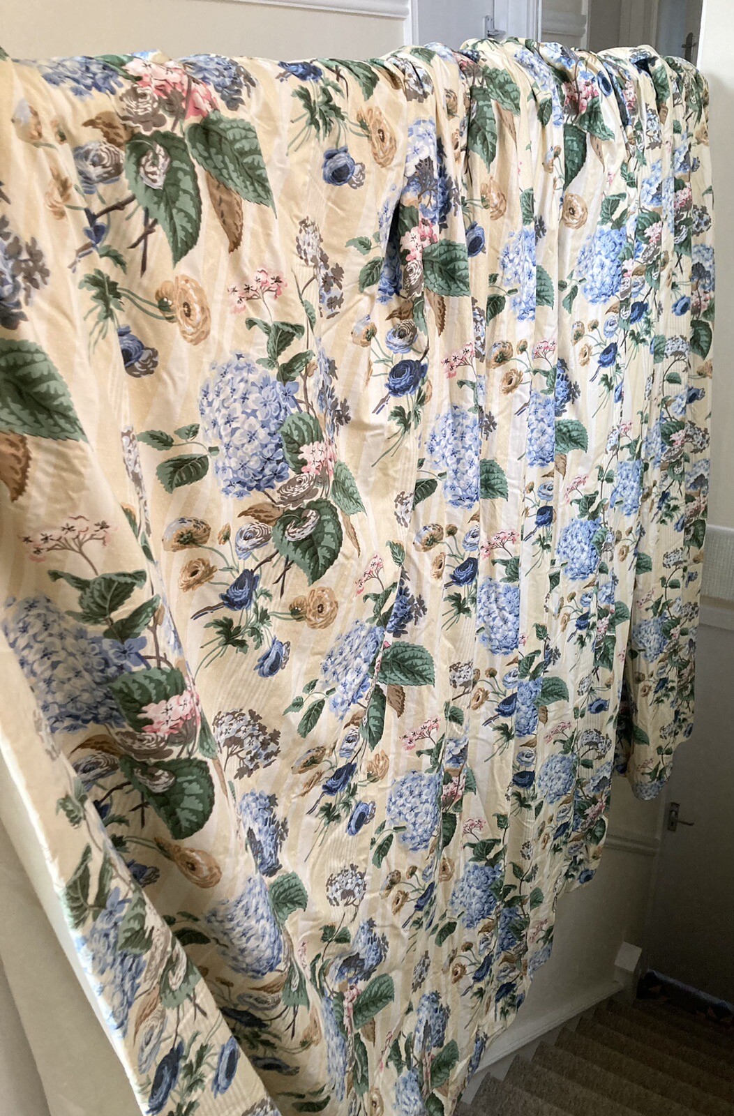 Pair Of Colefax And Fowler Vintage Country House Hydrangea Heavy Lined