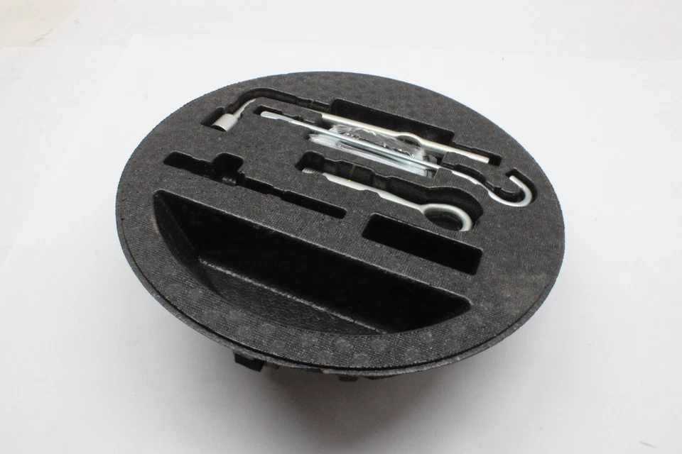 Honda HR-V 2017 juego de herramientas y gato de neumático de repuesto OEM 16 17 18 19 20 21 22 Foto 2 de 4