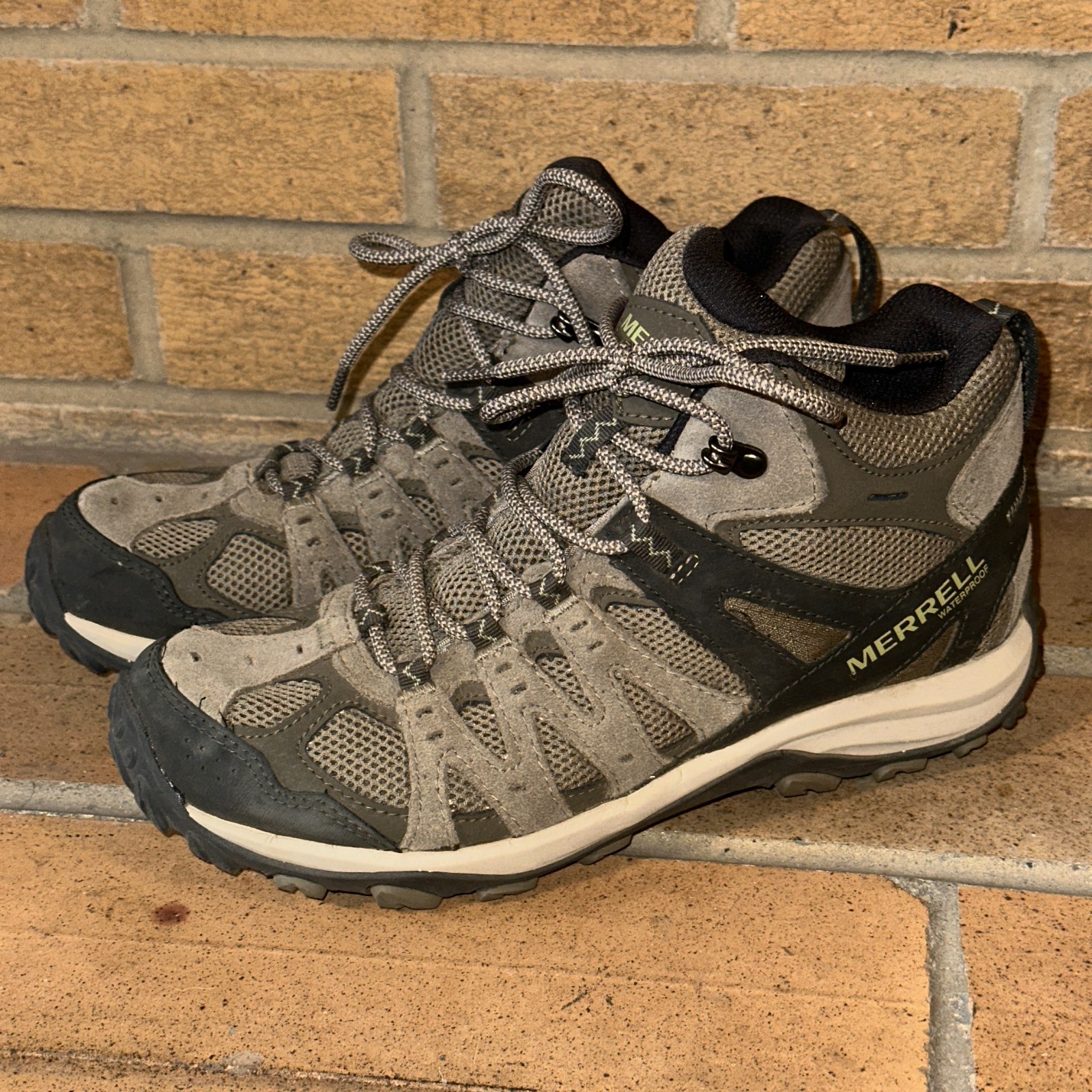 Merrell Hiking Boots Womens sz 9 Gray Accentor 3 Mid Waterproof image 3