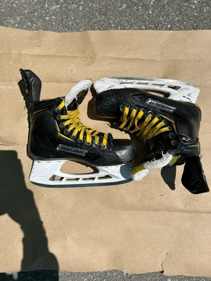 Intermediate Bauer Supreme 2S Hockey Skates Regular Width 6 (Used)