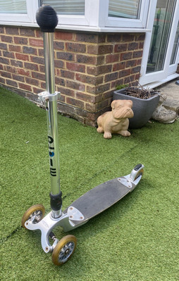 Micro 3 Rad Kickboard Scooter silber faltbar und verstellbar - 8 Jahre für Erwachsene