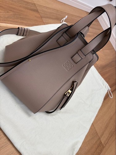 LOEWE Hammock Small Sand Bag Leather Very