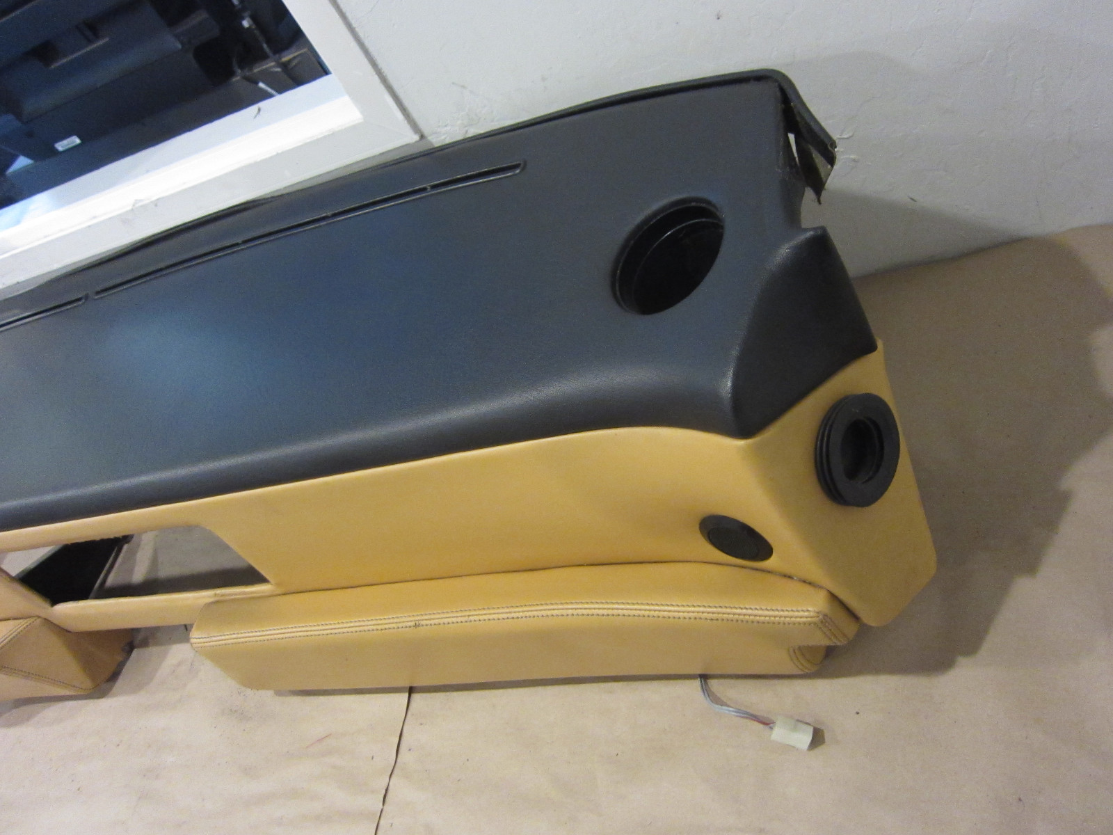 Ferrari Mondial t - LHD Dashboard Upper And Lower / Black And Tan - P/N 63001400
