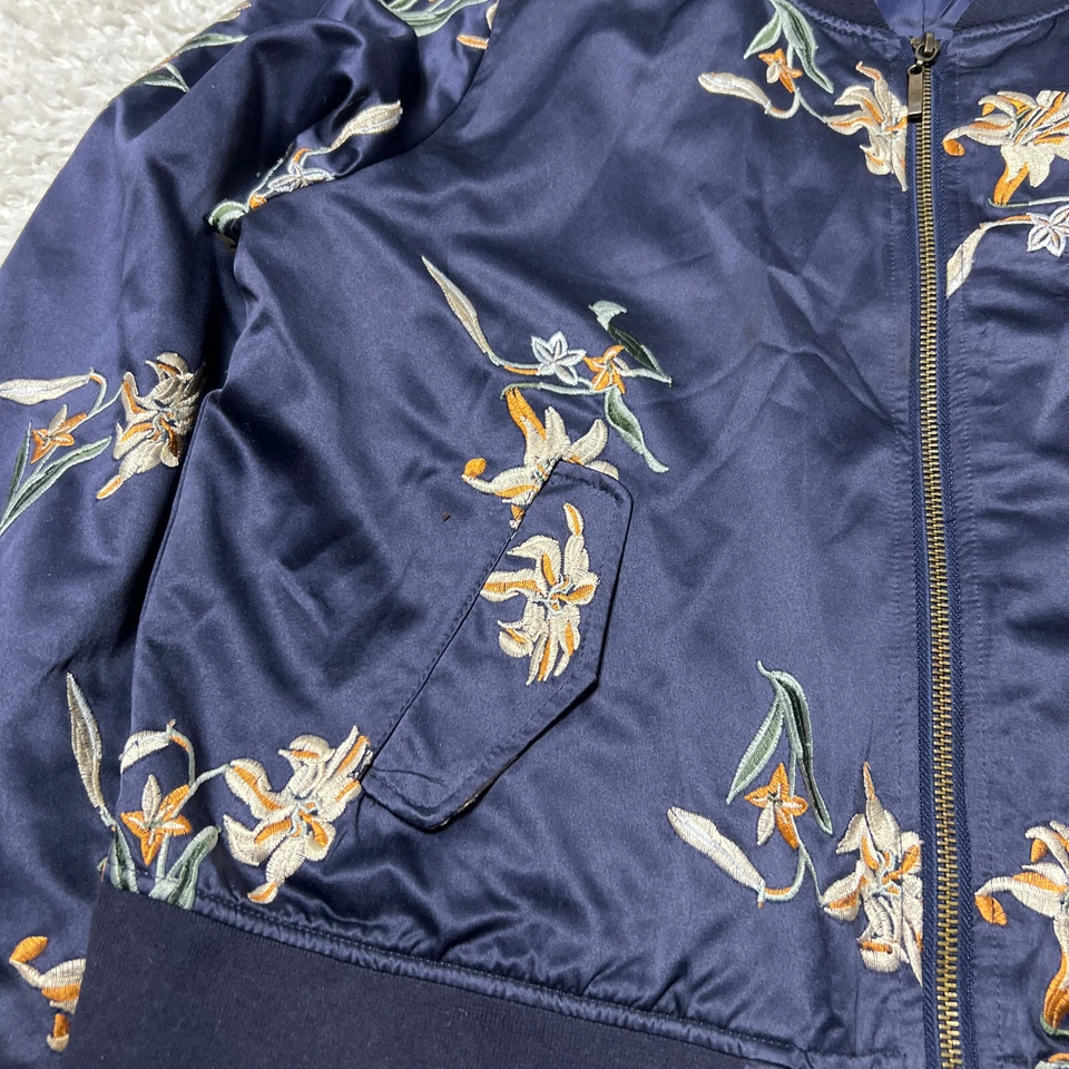 Chaqueta Aqua Mujer Grande Azul Marino Bordada Floral Bomber Satén Chaqueta Corta Foto 3 de 4