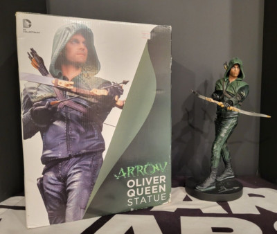 Arrow 13'' Statue DC COLLECTIBLES Oliver Queen SIGNED AUTOGRAPH Stephen Amell