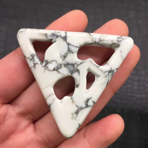 Natural White Howlite Crystal Quartz Carved Eye of Horus Healing Decoration 1pc - Picture 3 of 6