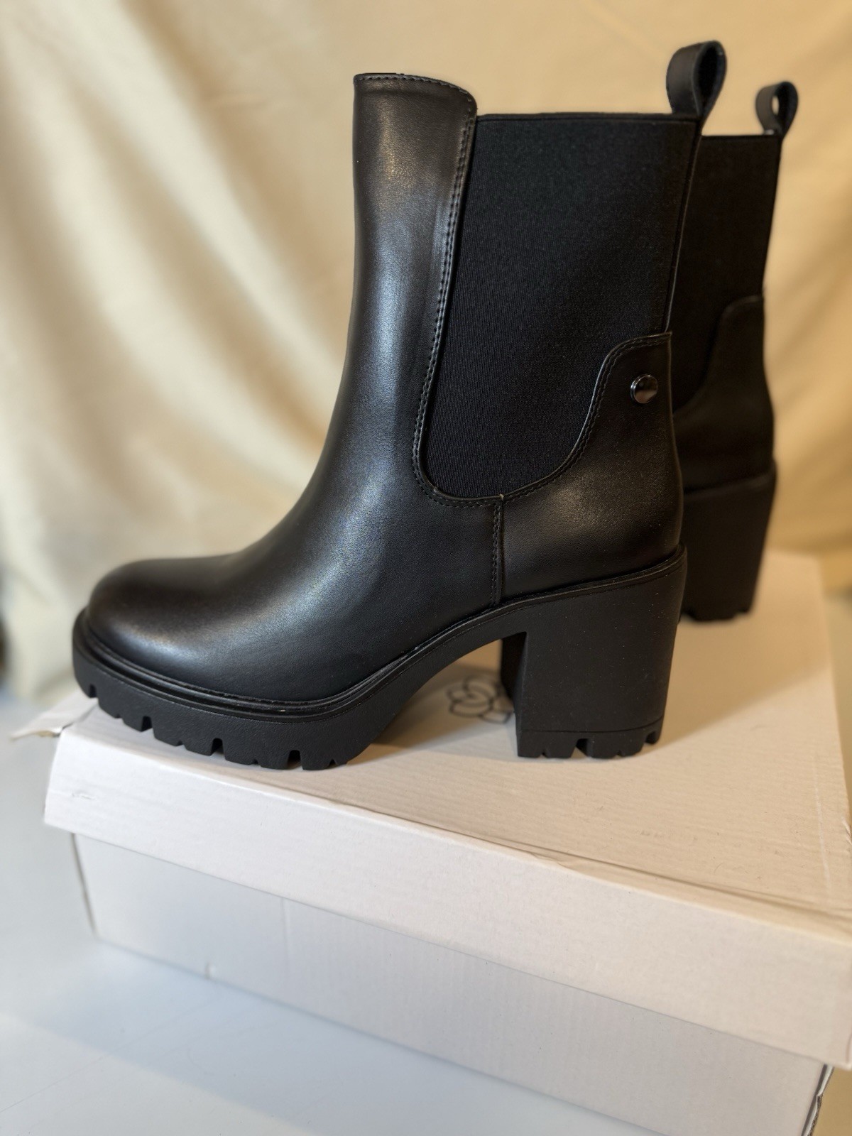 Women’s Chelsea Black Ankle Boots: Chunky Heels, Size 8
