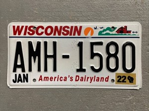 WISCONSIN LICENSE PLATE AMERICA’S DAIRYLAND -FARM RANDOM LETTERS/NUMBERS NICE!!
