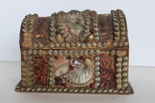 Antique Victorian Era Sailor's Valentine Encrusted Shell Litho Domed Trunk -6.5" - Picture 2 of 24