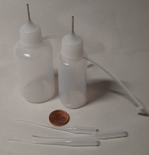 2 kleine Leimflaschen (15 & 30 ml) m. Nadelsp...