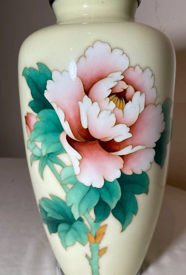 Jarrón urna vintage firmada japonesa hecha a mano esmalte amarillo plata floral cloisonné Foto 3 de 4