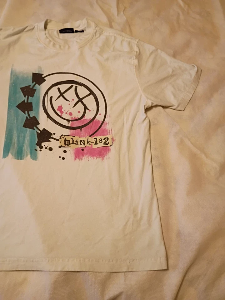 Blink-182 T-Shirt Large Band Merch 2024 Music - Image 2 of 4