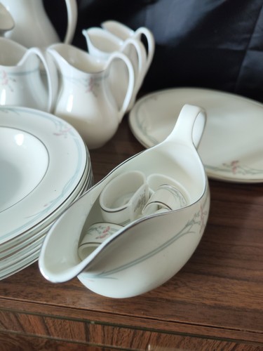Royal Doulton Carnation Huge 95 Piece Part Dinner Set Vgc See List For Items - Picture 2 of 15