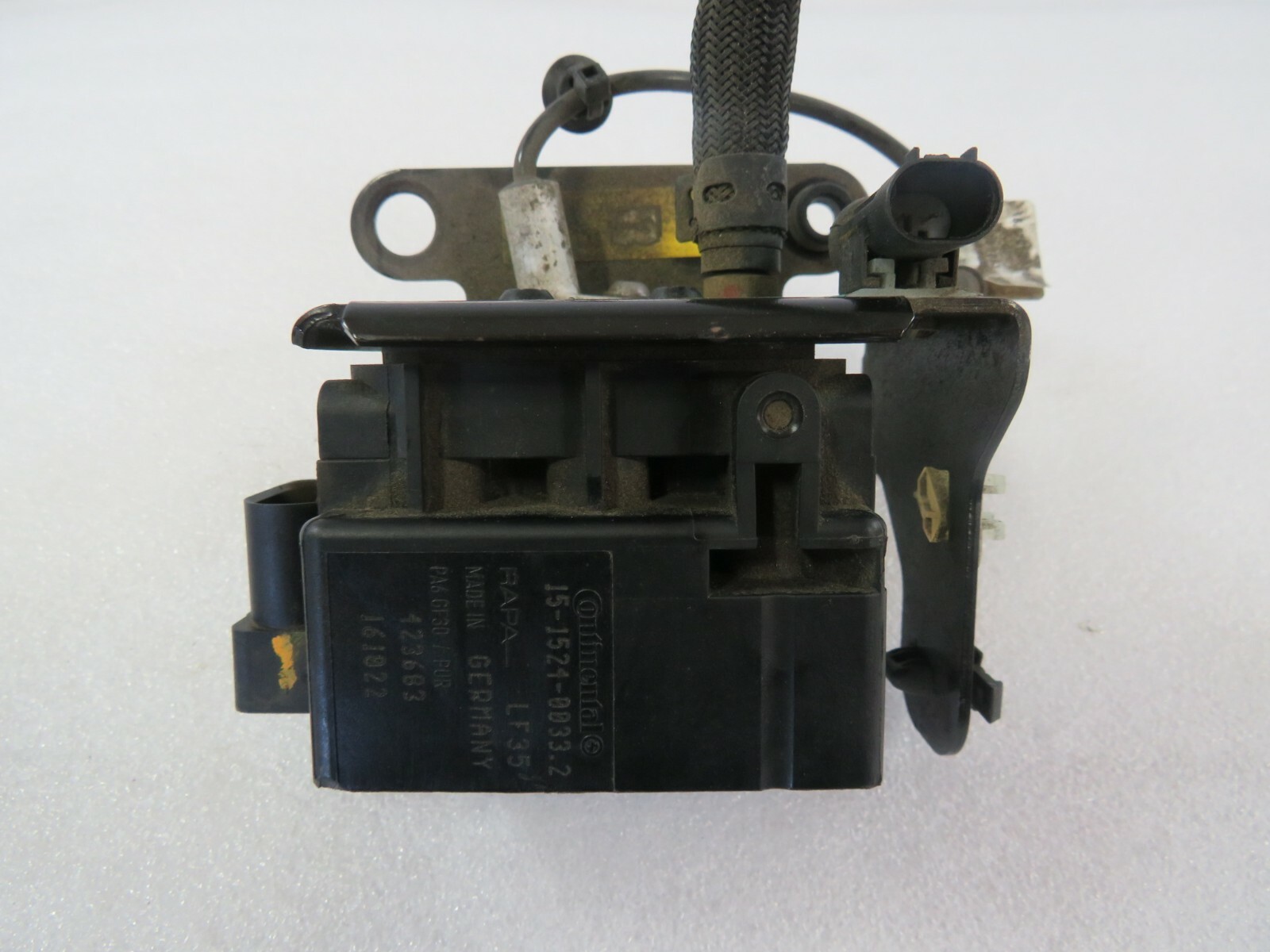 Maserati Levante, Air Junction Block, Used, P/N 670032006