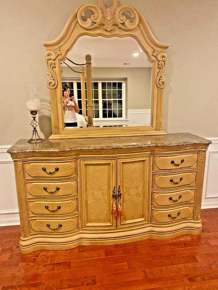 Bedroom Set King. Michael Amini La Francaise Bedroom Set. Designer Piece. - Image 4 of 4