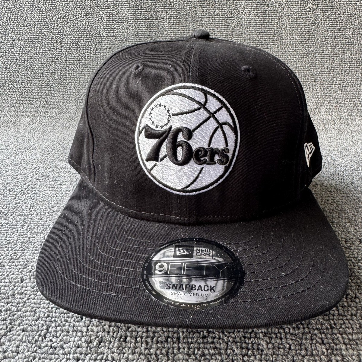 New Era 9FIFTY Philadelphia 76ers Black Snapback Cap