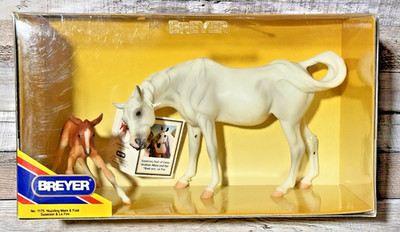 Breyer Susecion & Le Fire Nuzzling Mare & Foal Retired Horse Model Set #1175 NEW