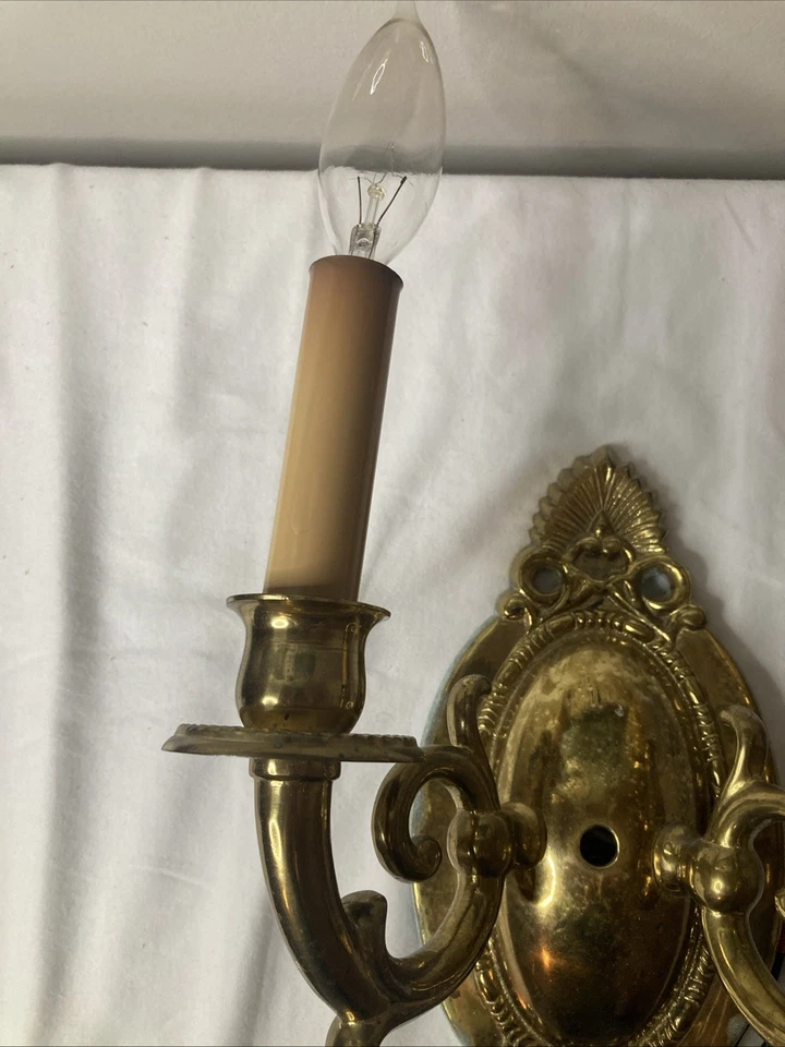 Aplique de luz vintage de latón macizo estilo federal Foto 2 de 4