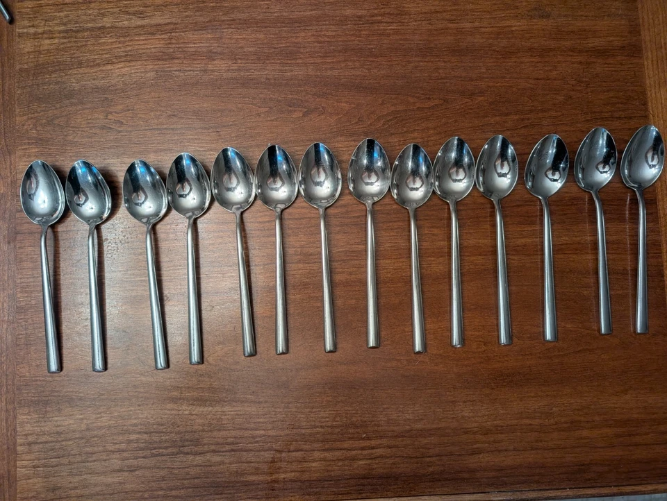 Cubiertos Crate and Barrel Cambridge, Oona (elige tus piezas) Foto 3 de 4