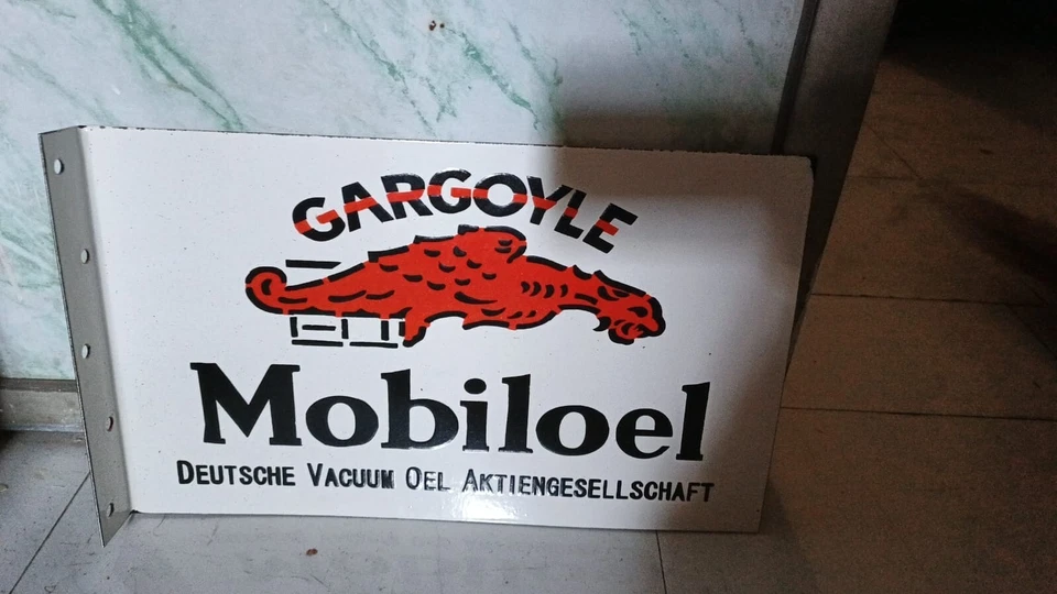 Mobiloel Mobil   Rare Porcelain Enamal Heavy Metal 18 x 10  inches with Flange - Image 3 of 4