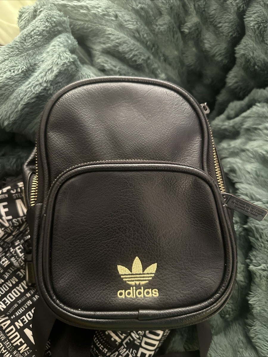 a mini backpack adedas black and gold adidas Alliance Sackpack Drawstring for Sports, Small Gym Bag, Black/Gold Metallic/2, OSFA The main compartment comes with a mesh pocket and key fob to keep things organised Adidas Mini Backpack Womens Black