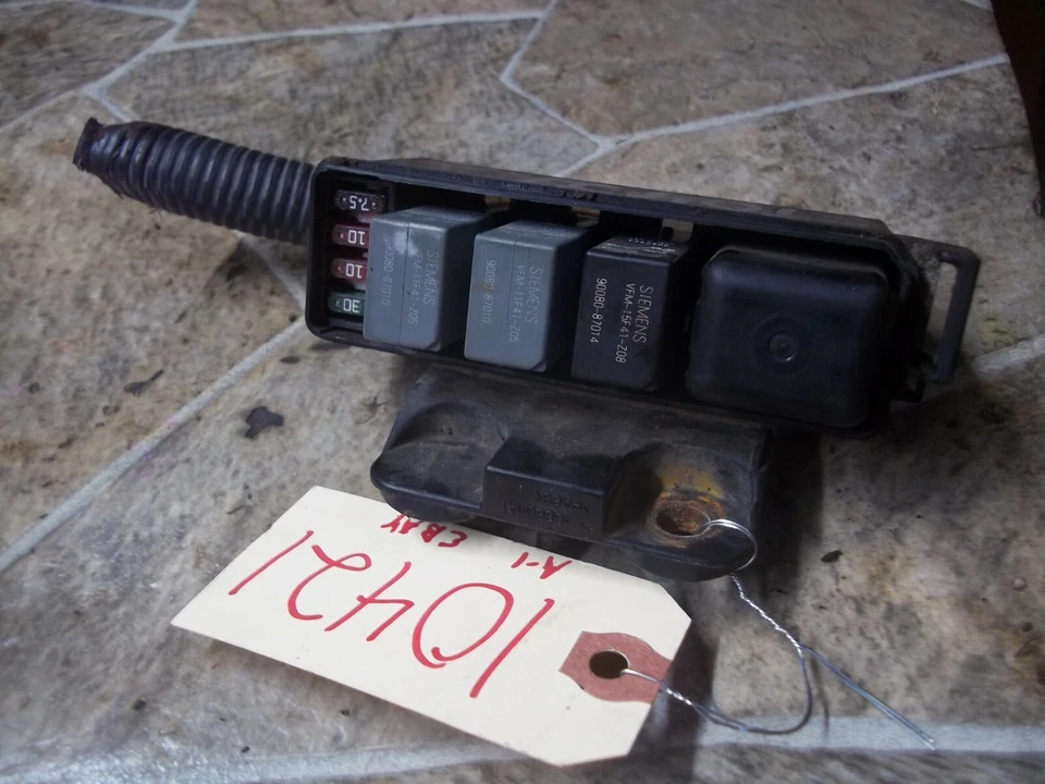 Toyota Corolla 2000-2002 motor más pequeño fusible relé de potencia caja bloque de circuito OEM Foto 2 de 4