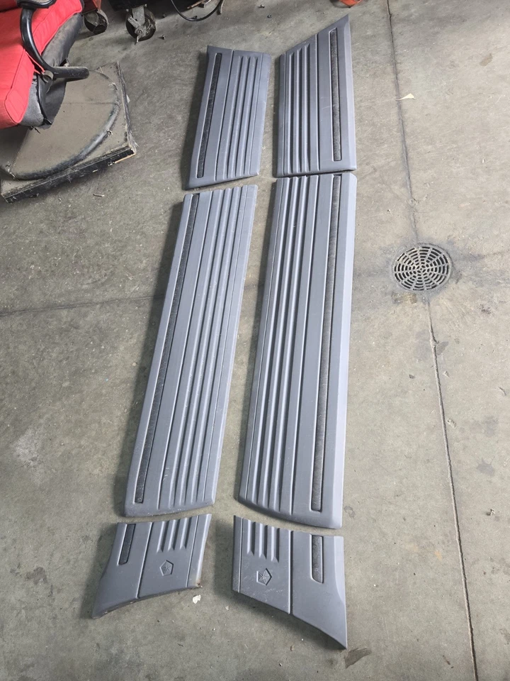 Complete Set 1994 JEEP GRAND CHEROKEE LAREDO DOOR TRIM MOULDING - Image 2 of 4