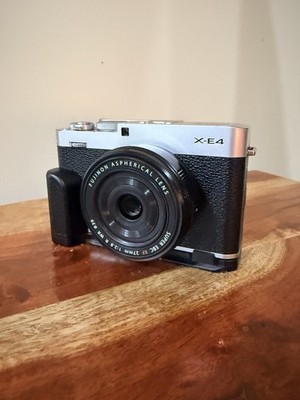 Fujifilm X-E4 Mirrorless Digital Camera 26.1MP with 27mm Pancake Lens