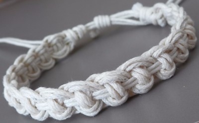 Verstellbares Unisex Freundschaft Armband aus 100% Baumwolle weiß