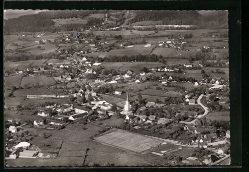 AK Roetgen /Eifel, Fliegeraufnahme des Ortes mit Fussballfeld und Kirche  - Bild 1 von 2