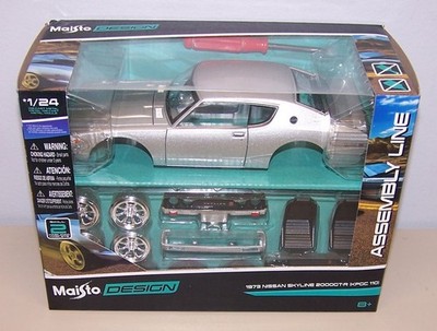 MAISTO NISSAN SKYLINE 2000GT-R KPGC110 SILVER 1:24 ASSEMBLY LINE