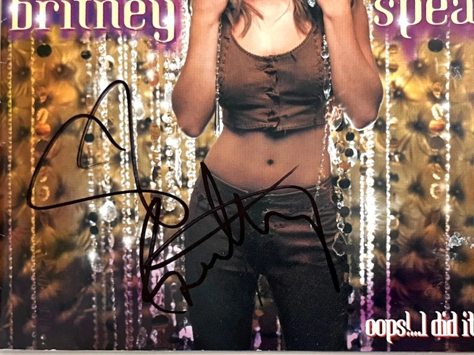 Britney Spears "oops!.. I did it again Signed CD Foto 2 de 3