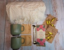 Arrina Gifts Merry Cozy Duo Gift Box &ndash; Brand New - Perfect Holiday Gift&nbsp;