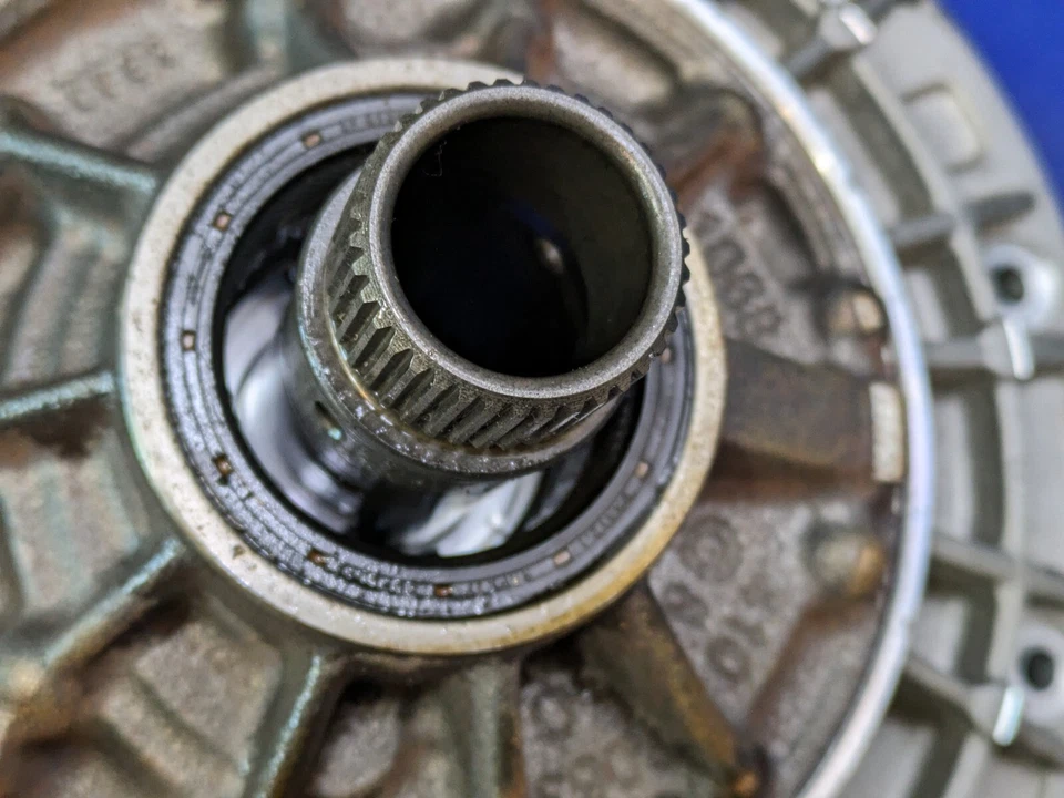 ZF Bentley BMW X5 (E53) 6HP-26 A/T AUTOMATIC TRANSMISSION OIL FLUID PUMP front - Image 2 of 4