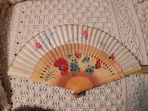 Vintage Hand Fan, Hand Painted Pink & Blue Flowers On Fabric & Wood Arms, W/ Bag - Picture 14 of 15