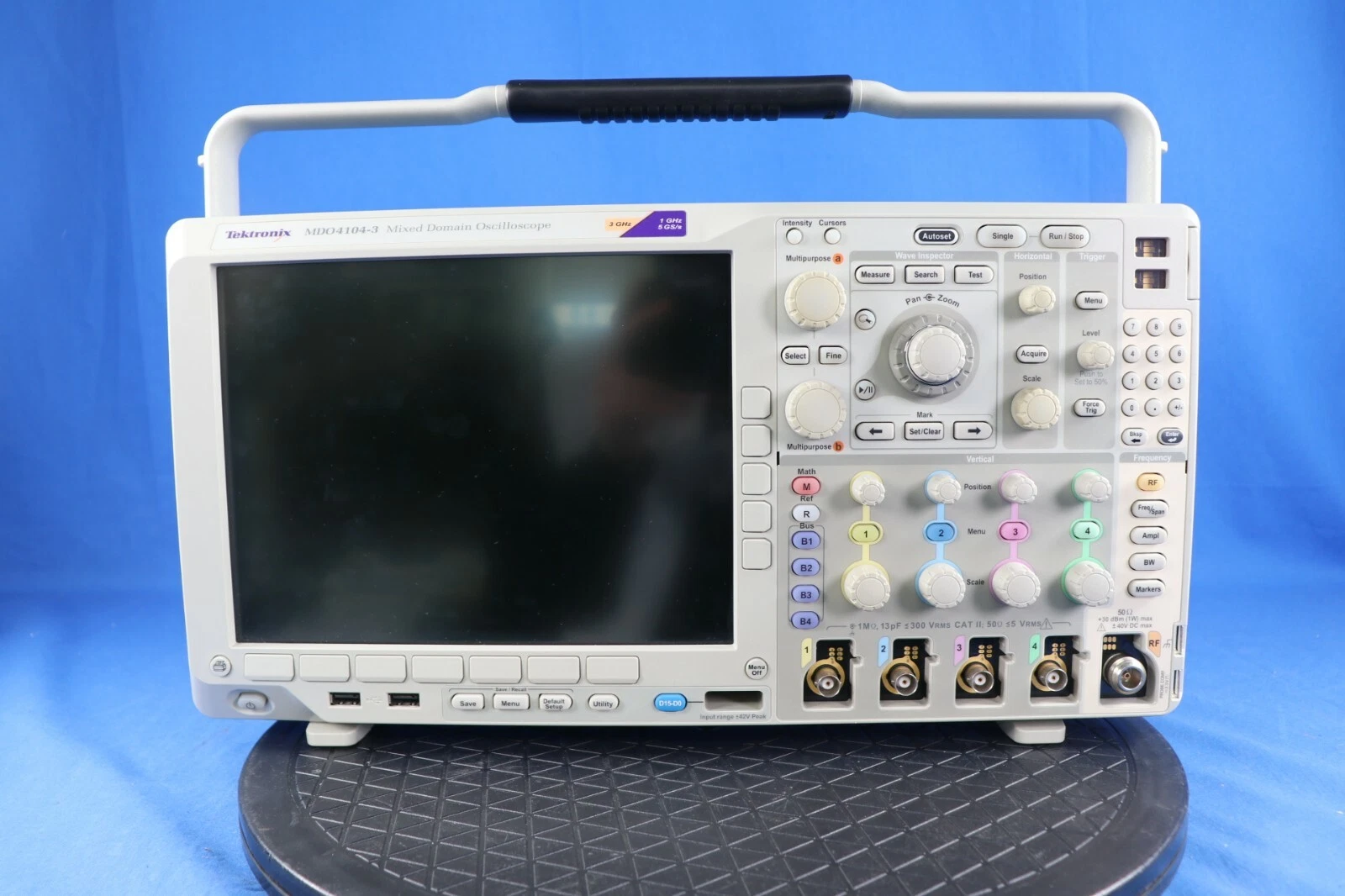 Tektronix MDO4104-3 オシロスコープ 混合ドメイン アナログ 1GHz 5GS/s 3GHz スペクトル - 画像1/12