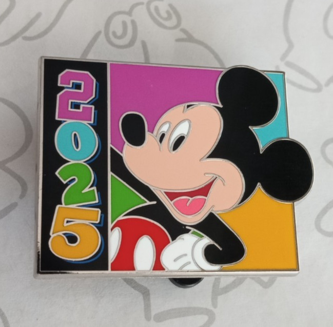 Mickey Mouse and Friends Dated 2025 Starter  Year Disney Pin 170465