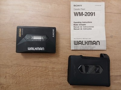 Sony Walkman WM-2091 mit Lederetui ,in gut Zustand und funktionsfähig.