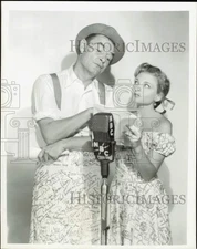 1949 Press Photo Ed "Archie" Gardner & Gloria Erlanger, NBC's "Duffy's Tavern"