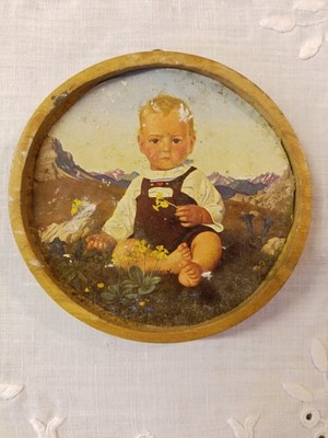 Antikes Jungenbild im Holzrahmen, Kind, Berge, Schlüsselblume, Rarität, Uralt