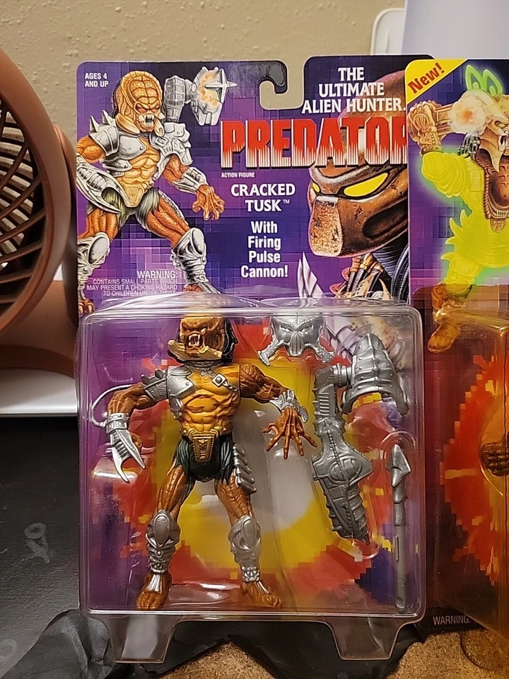 Figuras de acción Kenner Predator 1994 colmillo agrietado acosador cola con púas Foto 2 de 4